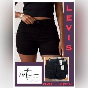 NWT Levi's Women's Mid Rise 5” Length Cuffed Shorts Standard 26 (US 2) Black